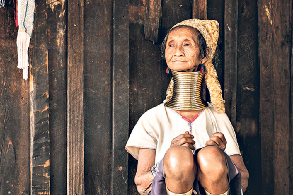 UPOZNAJTE ŽENE ŽIRAFE: Neverovatan običaj pripadnica plemena Padaunga