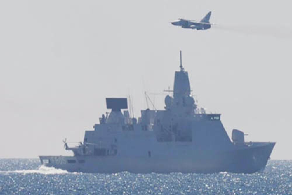 (VIDEO) RUSKI SUHOJI IZAZVALI PANIKU NA BALTIKU: Iznenadili holandsku fregatu!
