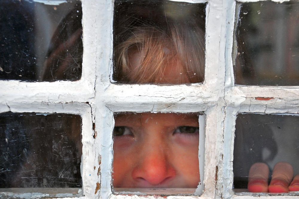 STRAVA I UŽAS: Otac držao dvogodišnjeg sina zatočenog u kavezu, a ćerku staru samo jedan dan...