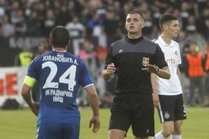 ZVEZDAŠ SUDI UTAKMICU SEZONE CRNO-BELIMA: Superliga delegirala arbitre za meč Partizan - Mladost! Grobari će da POLUDE kada vide njegovo ime!
