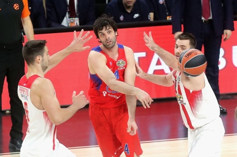 TEODOSIĆ PROMAŠIO FINALE: Olimpijakos posle drame skinuo krunu CSKA u Istanbulu