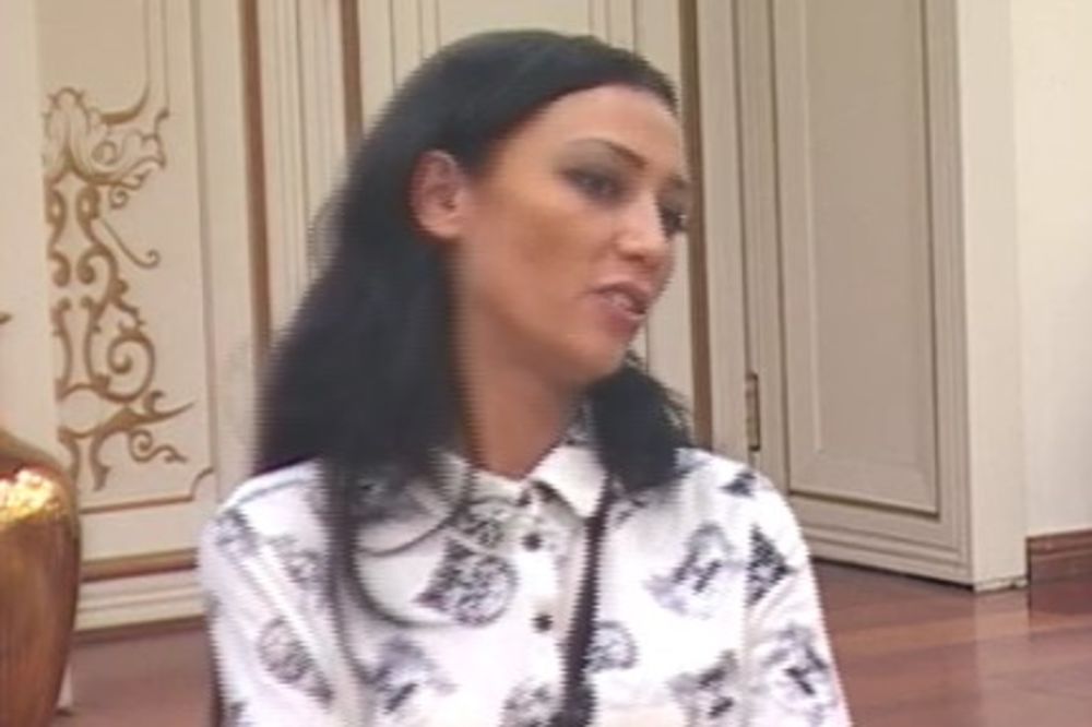 SKRNAVILA SRPSKU ZASTAVU, PA POPILA ŠUT KARTU: Isplivao snimak zbog kog je Zorana izbačena iz Parova