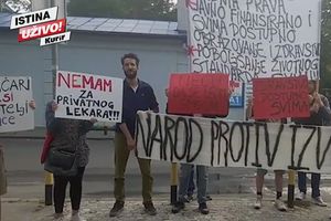 (KURIR TV) PLENIDBA IMOVINE ODLOŽENA ZA MESEC DANA: Građani branili KBC Dragiša Mišović