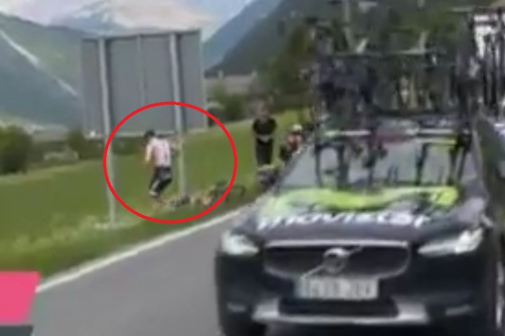 (VIDEO) KAD MUKA STISNE: Biciklista usred trke obavio veliku nuždu!