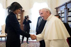 ŠOK U VATIKANU: Papa postavio Melaniji pitanje o Trampu zbog kojeg su se svi frapirali