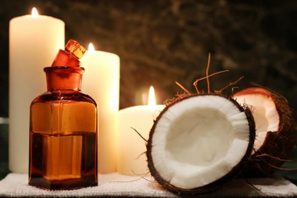 OD DAVNINA ČINI ČUDA ZA LEPOTU: Isprobajte kokosovo ulje na 7 načina!