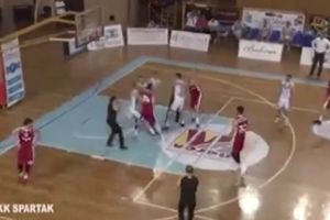 (VIDEO) SEVALE PESNICE: Pogledajte žestoku tuču košarkaša Spartaka i FMP-a