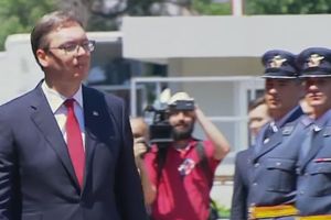 SRPSKI POKRET DVERI: Vučićeva vlast klizi u otvorenu diktaturu