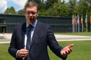 (FOTO) Vučić Tačiju: Ne odgovaram na trik-izjavu
