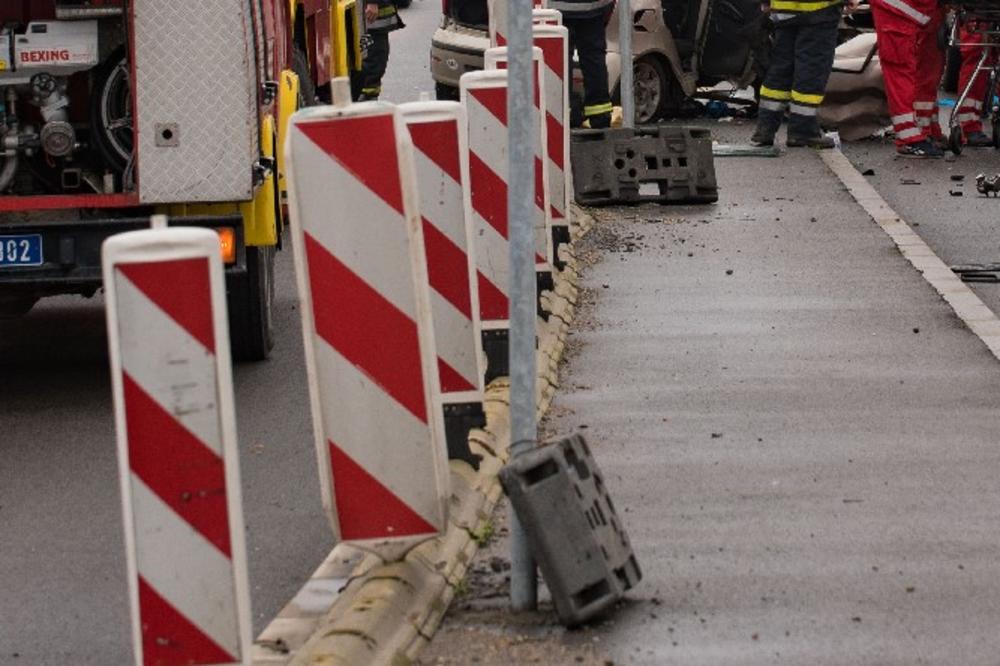 (VIDEO) OD AUDIJA OSTALA ZGUŽVANA GOMILA LIMA: Leskovčani se direktno zakucali u autobus kod Kraljeva i ludom srećom ostali živi