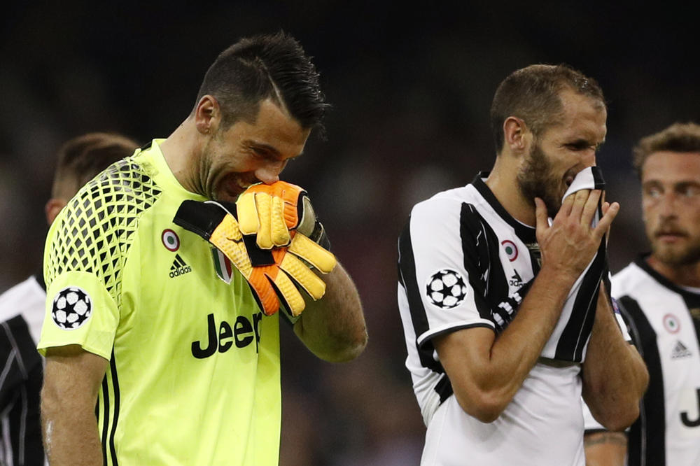 (VIDEO) SUZE VELIKOG BUFONA: Golmana Juventusa savladale emocije!