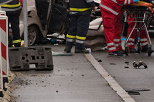 STRAVIČAN ČEONI SUDAR KOD LAĐEVACA: Vozač prešao u suprotnu traku pa se zakucao u kamion, poginuo na mestu