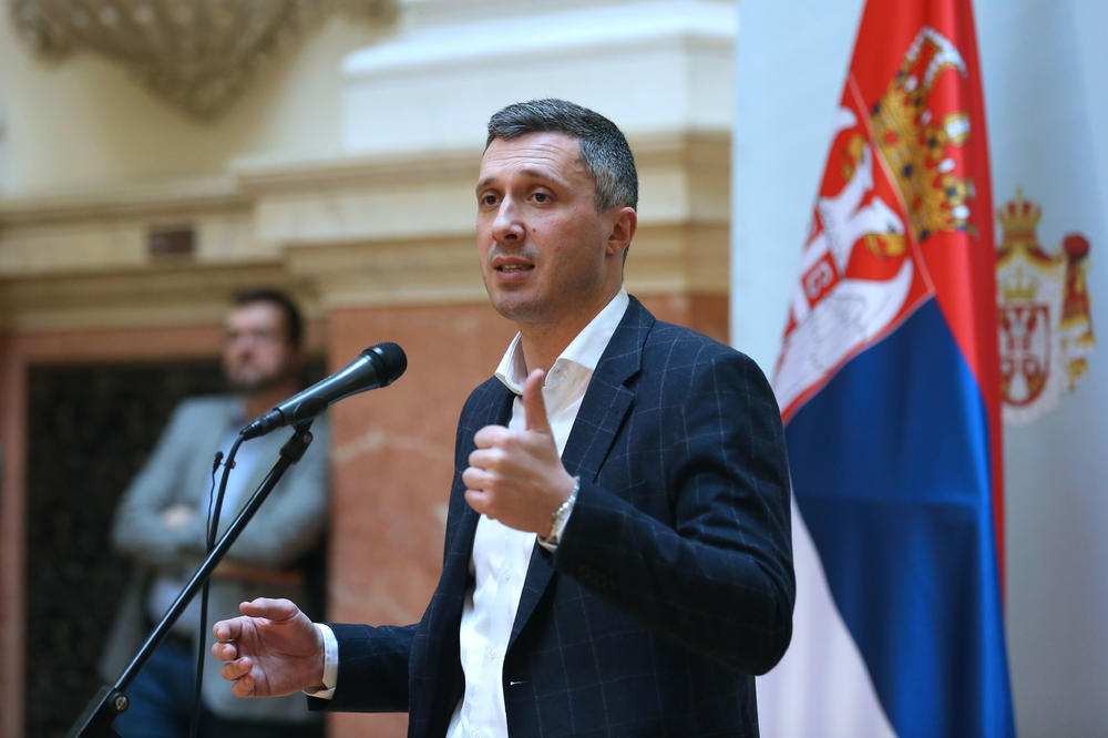 OBRADOVIĆ OŠTAR U SKUPŠTINI: Vučić, Nikolić, Vulin i Dačić su izdajnici, u novoj Vladi najmanje dvoje masona