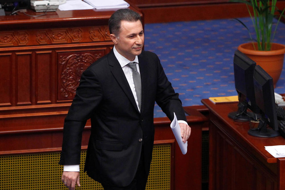 IZVUKLI SVE ŠTO SU MOGLI: Odlazeća vlada odobrila Gruevskom dva službena auta poslednjeg dana na vlasti!