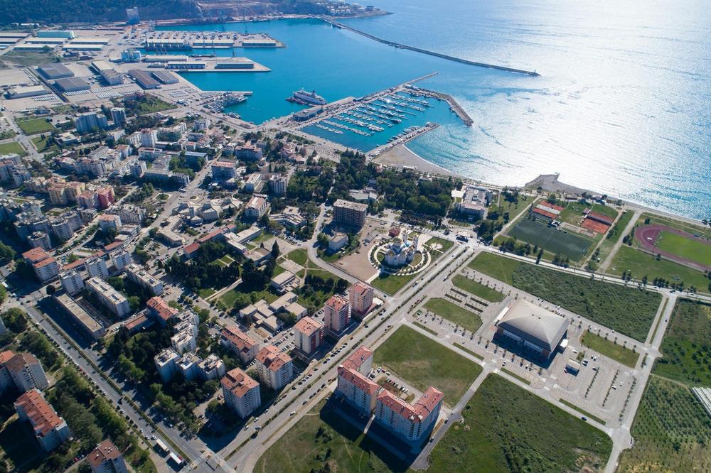 ŽESTOKA TUČA U BARU: Crnogorski funkcioner pretukao srpskog turistu pred prepunom plažom