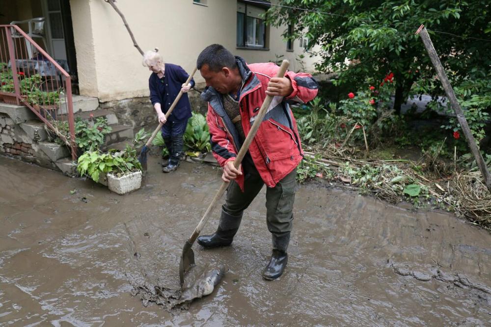 VRŠAC SANIRA POSLEDICE NEVREMENA: Voda, blato i mulj potopili sela, spasioci i dalje na terenu