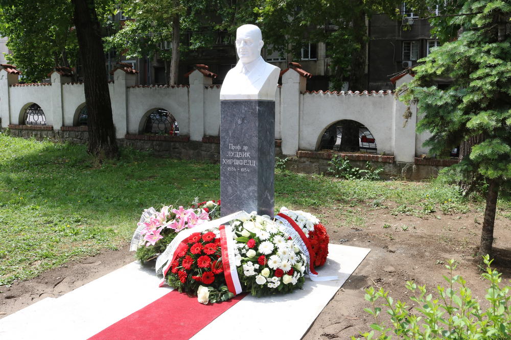 Park Srpskog lekarskog društva: Otkriven spomenik doktoru Ludviku Hiršfeldu, velikom prijatelju srpskog naroda