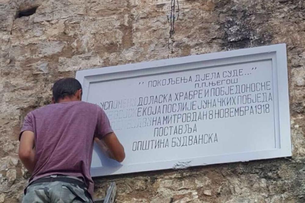 POŠTOVANJE ISTORIJE: Gradski menadžer Budve iz svog džepa platio čišćenje spomen-ploče srpskim oslobodiocima