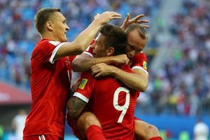 (VIDEO) OBRADOVALI PUTINA: Fudbaleri Rusije startovali pobedom na Kupu konfederacija