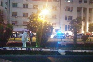 PUCNJAVA U CENTRU NOVOG SADA: Na trojicu mladića pucano na taksi stanici, jedan teže povređen