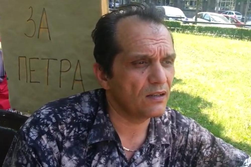 POGORŠALO MU SE ZDRAVLJE: Profesor iz Kragujevca koji je štrajkovao glađu prevezen u Urgentni