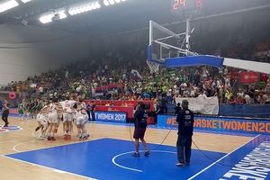 (KURIR TV) DA SE ZNA KO JE ŠAMPION: Evo kako su naše košarkašice proslavile plasman u osminu finala EP