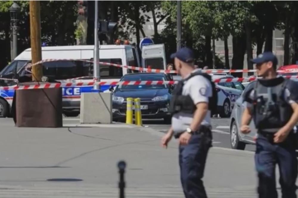 EKSPLOZIJA U PARIZU: Autom se zakucao u policijsko vozilo!