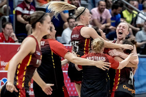 (FOTO) SEKSI FOTKA ZAPALILA INTERNET! Belgijske košarkašice pobedu na EP proslavile skidanjem