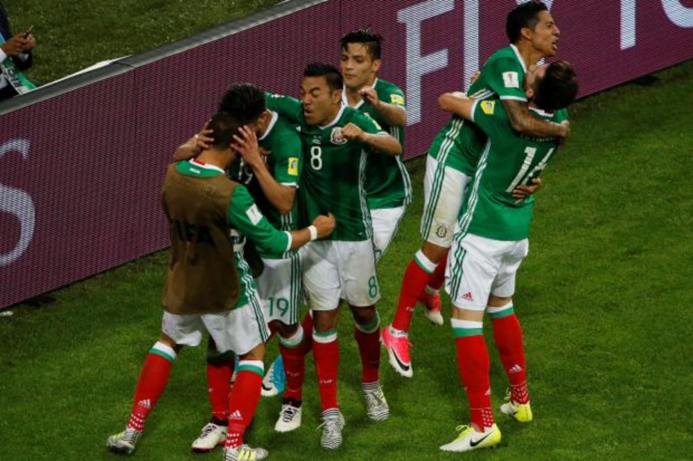 (VIDEO) LUDNICA U SOČIJU: Meksiko posle preokreta pobedio Novi Zeland, a onda je nastala opšta tuča na terenu