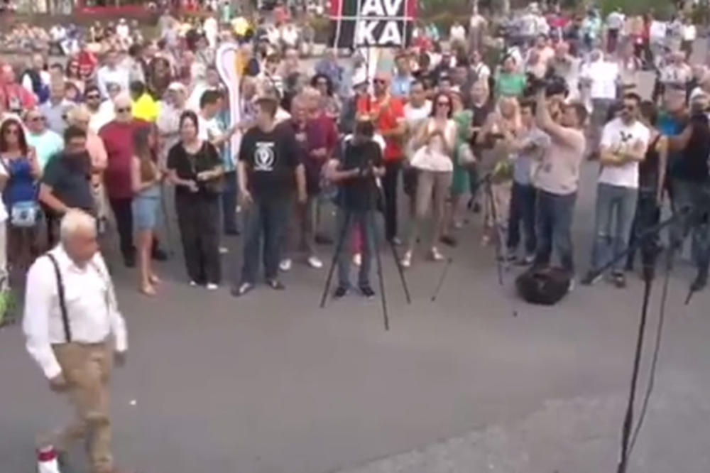 KURIR TV PROTIV DIKTATURE I PROTIV INAUGURACIJE: Građani se okupili i održali protest