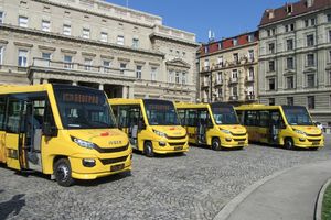 (FOTO) MALI I ŽUTI: Đaci iz Beograda dobili nove školske autobuse!