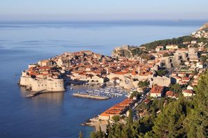 RAT HRVATSKE PROTIV TURISTA: Australijanac pijan zaspao na ležaljci u Dubrovniku pa platio paprenu kaznu