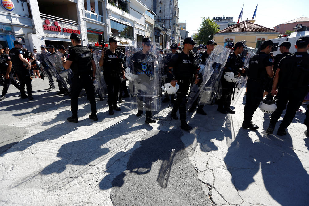 NASTAVLJA SE ČISTKA: Vanredno stanje u Turskoj produženo za još tri meseca