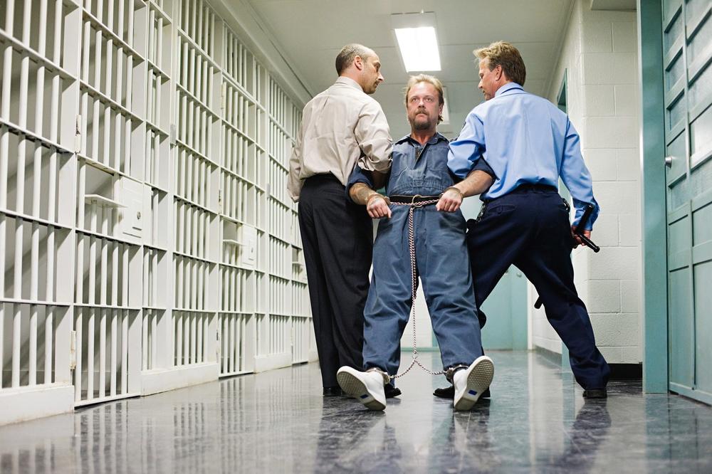 AUSTRIJANCI SE DOSETILI KAKO DA UŠTEDE: Evo šta rade sa strancima u zatvorima
