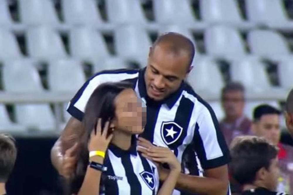 (VIDEO) NAJEMOTIVNIJI TRENUTAK U ISTORIJI BRAZILSKOG FUDBALA: Ceo stadion pevao slepoj ćerki napadača Botafoga