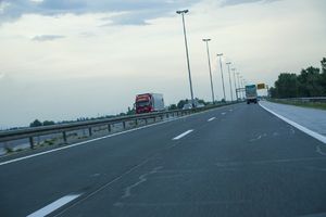 POVOLJNI USLOVI ZA VOŽNJU ŠIROM SRBIJE Za putnička vozila bez zadržavanja na graničnim prelazima, kamioni na Horgošu čekaju 5 sati