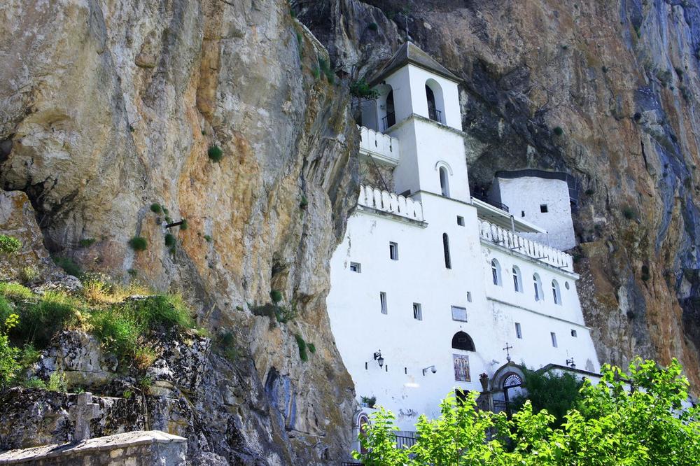 KRENUO KA OSTROGU, PA NESTAO: Crnogorac došao kući živ i zdrav, evo šta mu se desilo na putu ka manastiru!