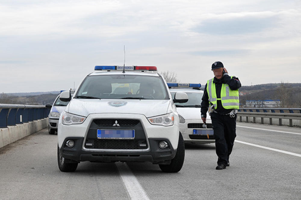 POLICAJAC SE POTUKAO SA DVOJICOM MEŠTANA: Posvađali se jer je opomenuo vozača zbog brze vožnje