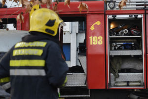TEŠKA NOĆ U NIŠKOJ BANJI: Zapalio se policijski auto, policajci iz stanice Pantelej bili unutra
