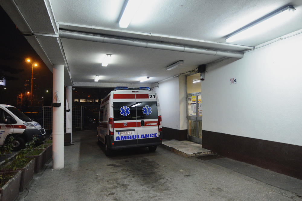 NOĆ U BEOGRADU: Prevrnuo se auto u Batajnici, dve devojke povređene