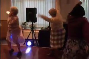 (VIDEO) SVE JE LAKO KAD SI MLAD: Razgibane bakice srušile internet svojim plesom, a od sveta kriju jednu veliku tajnu!