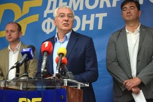 DEMOKRATSKI FRONT: Zvaćemo za svedoke Đukanovića i Ruse koji su mu dali novac, a nisu ni Šišmakov ni Popov