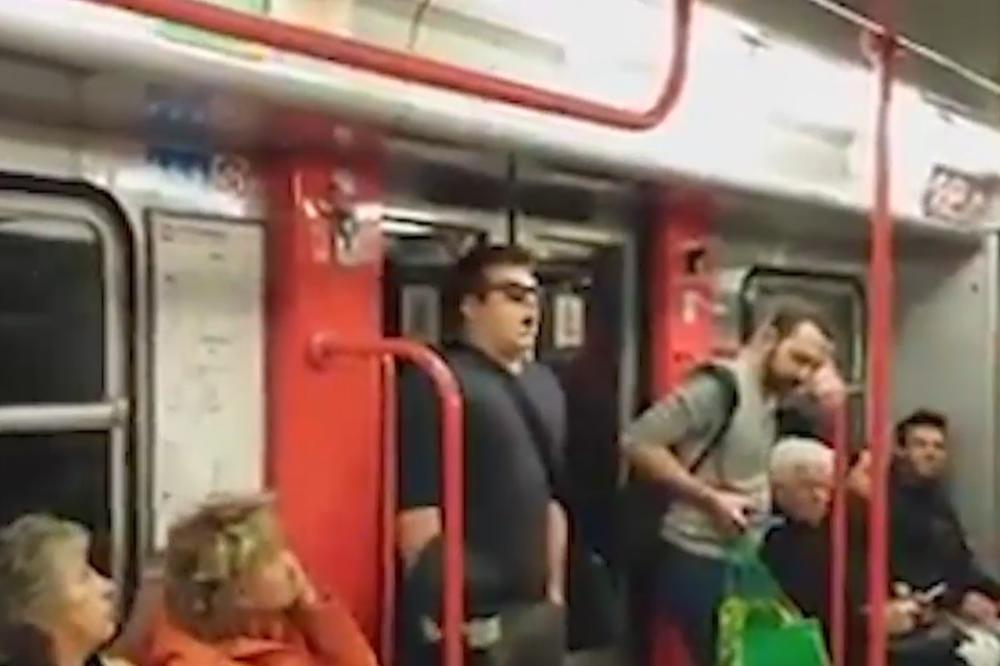 (VIDEO) KOD NAS U PREVOZU GURANJE I GAŽENJE, A U RUSIJI OPERSKA ARIJA: Snimak iz moskovskog metroa raspametio Beograđane!