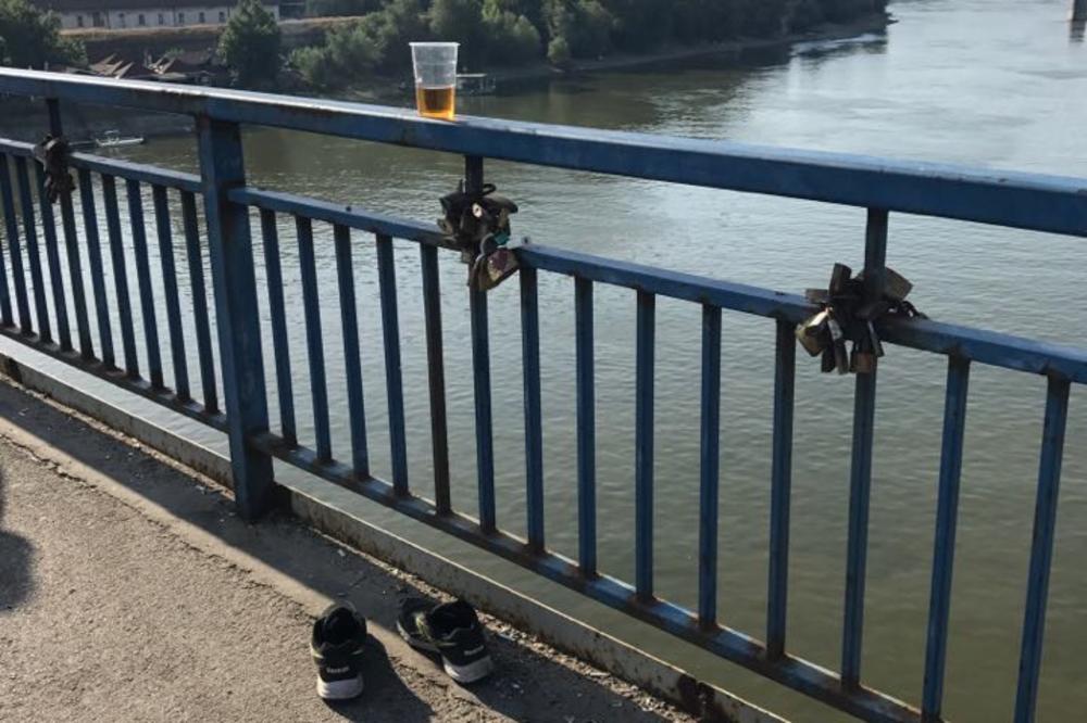 (FOTO) UMALO TRAGEDIJA U NOVOM SADU: Momci skočili s mosta pravo u Dunav i uzviknuli Vidimo se u Beogradu!