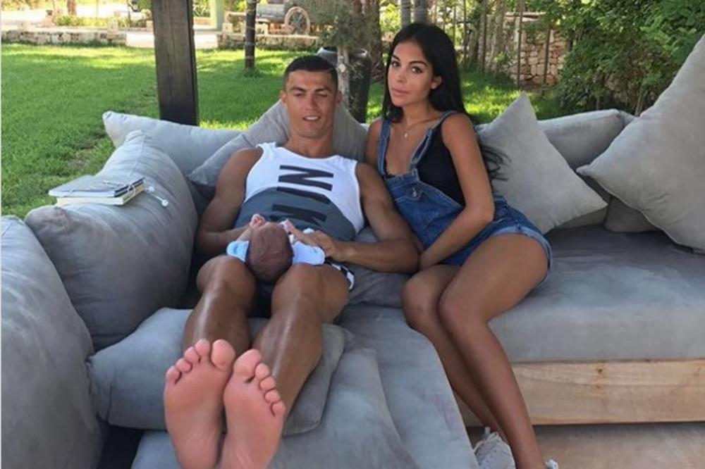 (FOTO) POSTAJE OTAC PO ČETVRTI PUT! Ronaldo više ne krije da mu je devojka trudna