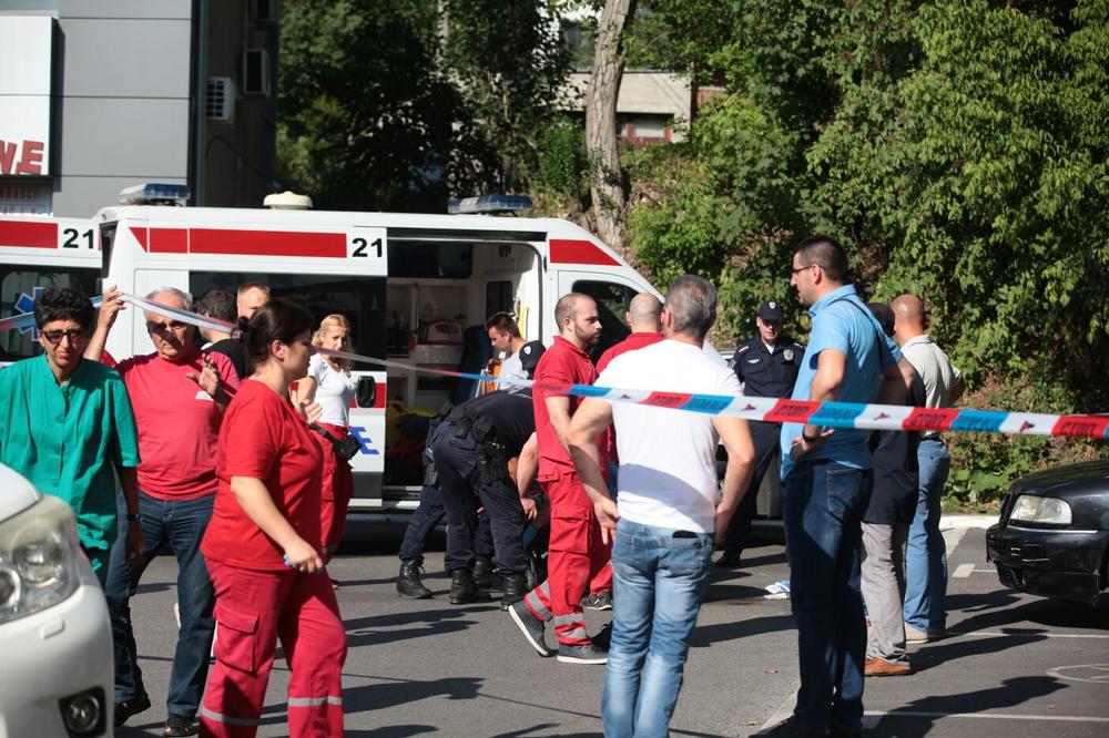 PONAVLJA SE STRAVA U BEOGRADU: Muž ubio ženu i dete ispred Centra za socijalni rad u Rakovici i izbo radnike ustanove na parkingu!