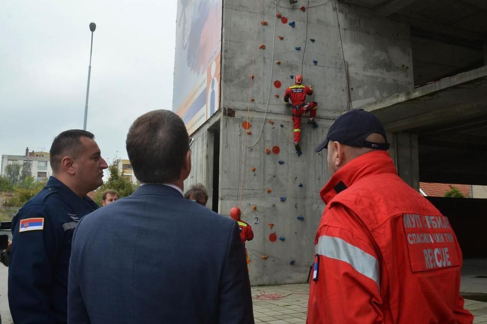 INSPEKCIJA: Predstavnici ambasade SAD posetili Srpsko-ruski humanitarni centar u Nišu