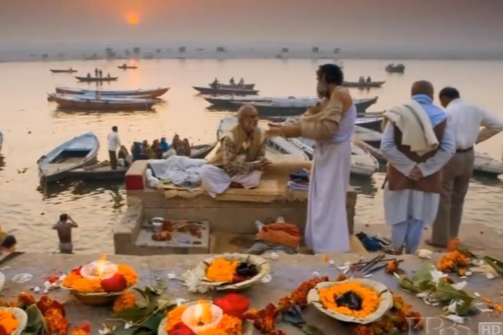 (VIDEO) POČELO ČIŠĆENJE NAJZAGAĐENIJE REKE NA SVETU: Paprene kazne za bacanje otpada blizu Ganga