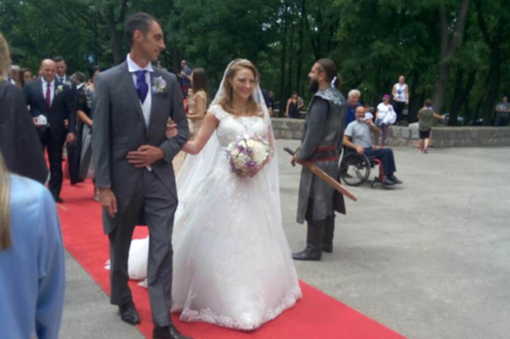 (FOTO) ONA JE NEVESTA PRINCA ĐORĐA: Srpska princeza  Felon blista u venčanici