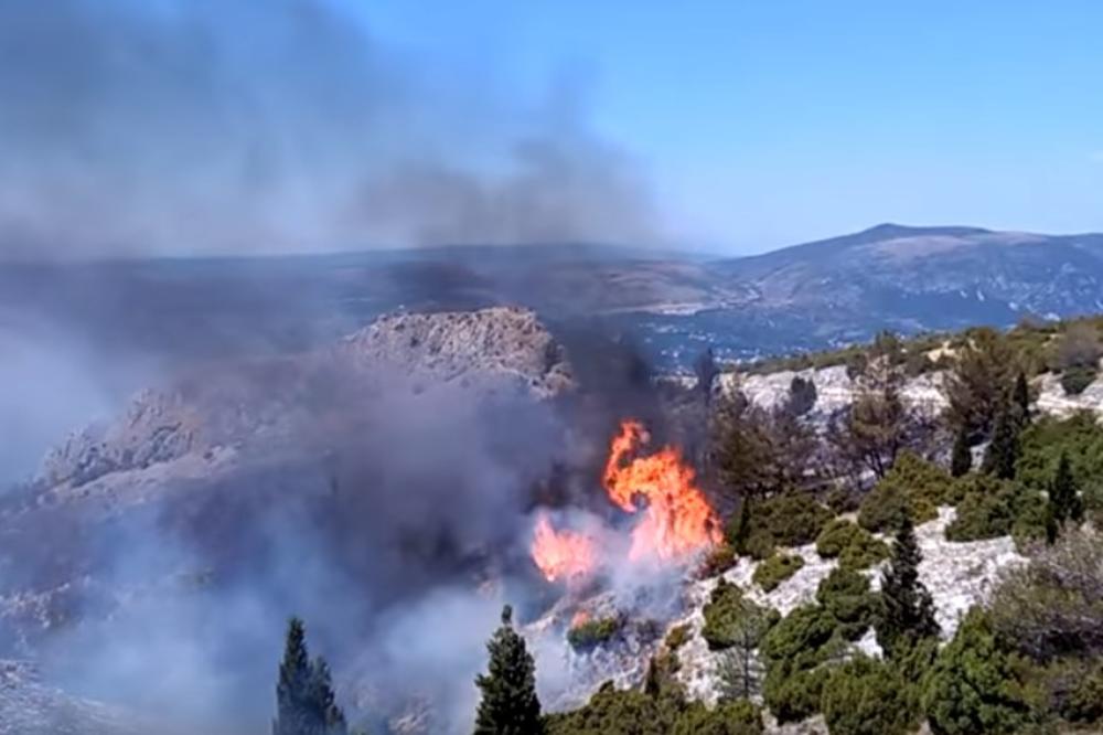 ZAJEDNIČKIM SNAGAMA UGASILI POŽAR: Građani Mostara pomogli vatrogascima u suzbijanju vatrene stihije, ekipe i dalje na terenu